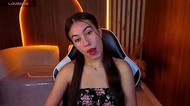 Snapshot of Nikka_Tx chatting on 04.14.26 Nikka Tx online show from 04.14.26