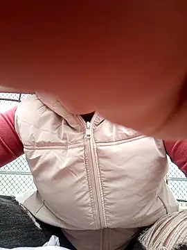 Snapshot of yoyo-mi chatting on 11.16.25 yoyo-mi online show from 11.16.25