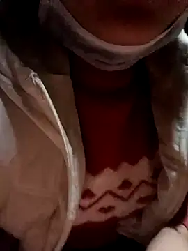 Snapshot of yoyo-mi chatting on 12.15.25 yoyo-mi online show from 12.15.25