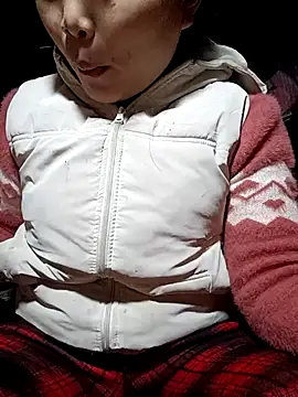 Snapshot of yoyo-mi chatting on 12.17.25 yoyo-mi online show from 12.17.25