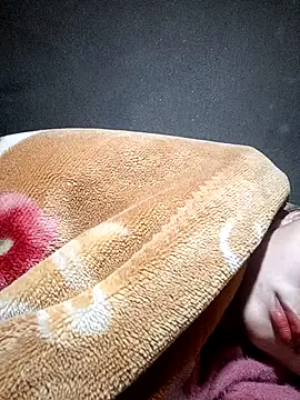 Snapshot of yoyo-mi chatting on 12.17.25 yoyo-mi online show from 12.17.25