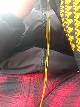 Snapshot of yoyo-mi chatting on 12.21.25 yoyo-mi online show from 12.21.25