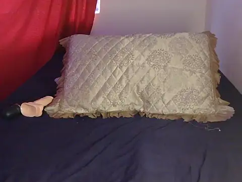 Snapshot of SexyBubbles22 chatting on 11.07.25 SexyBubbles22 online show from 11.07.25