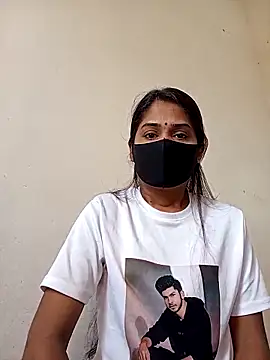 Green LaDY66 online show from 11.03.25