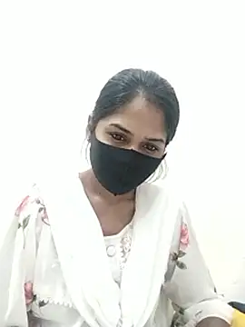 Green LaDY66 online show from 11.13.25