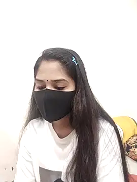 Green LaDY66 online show from 11.22.25