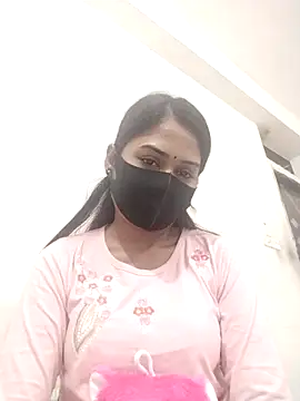 Green LaDY66 online show from 11.30.25