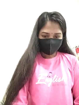 Green LaDY66 online show from 12.22.25