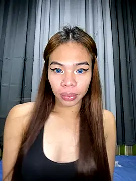 Snapshot of kierra_fox chatting on 11.17.25 kierra fox online show from 11.17.25