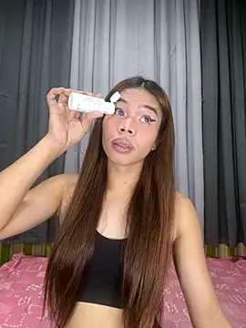 Snapshot of kierra_fox chatting on 11.27.25 kierra fox online show from 11.27.25