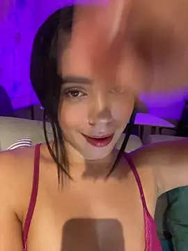 Snapshot of Sara-215 chatting on 05.28.26 Sara-215 online show from 05.28.26