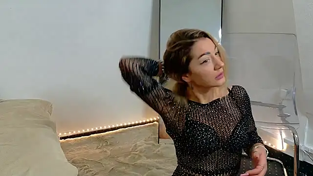 Snapshot of Ammelia_ chatting on 11.03.25 Ammelia  online show from 11.03.25