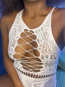 Snapshot of milarain chatting on 11.16.25 milarain online show from 11.16.25