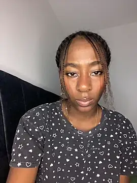 Snapshot of milarain chatting on 11.20.25 milarain online show from 11.20.25