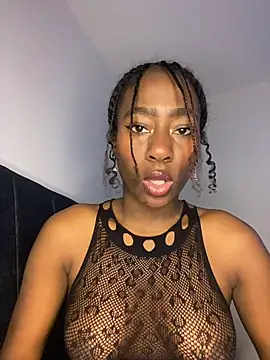 Snapshot of milarain chatting on 11.21.25 milarain online show from 11.21.25