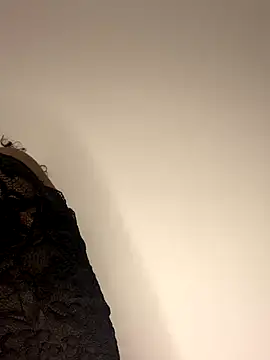 Snapshot of milarain chatting on 11.29.25 milarain online show from 11.29.25