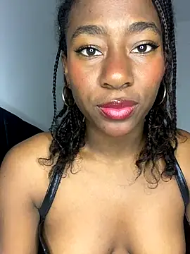 Snapshot of milarain chatting on 12.01.25 milarain online show from 12.01.25