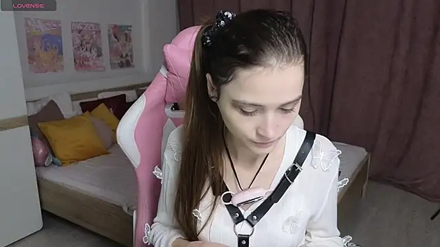 Hana Flo  online show from 11.11.25