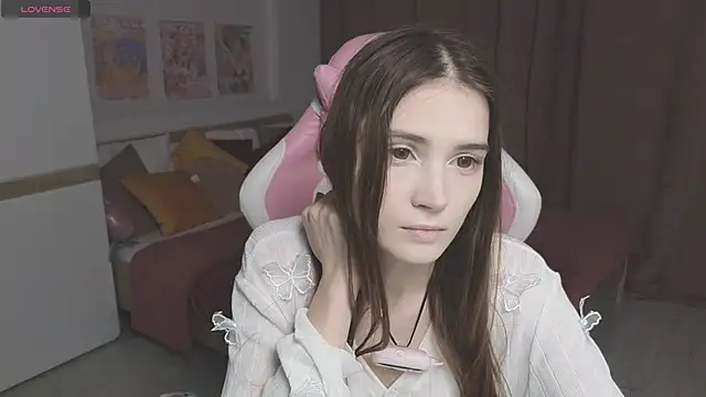 Hana Flo  online show from 11.17.25