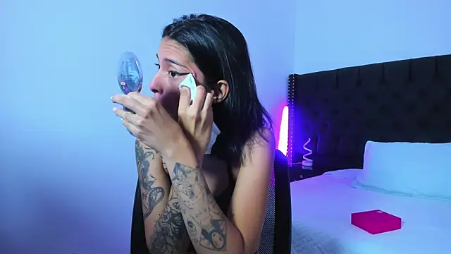 Snapshot of LilithLuxorr chatting on 12.21.25 LilithLuxorr online show from 12.21.25