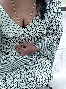 Snapshot of tamil_chitra12 chatting on 11.01.25 tamil chitra12 online show from 11.01.25