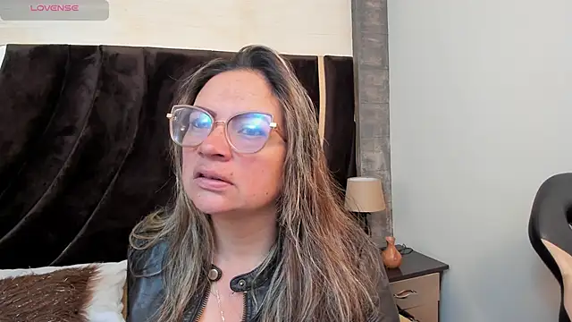 Snapshot of Lady_Lure chatting on 01.10.26 Lady Lure online show from 01.10.26