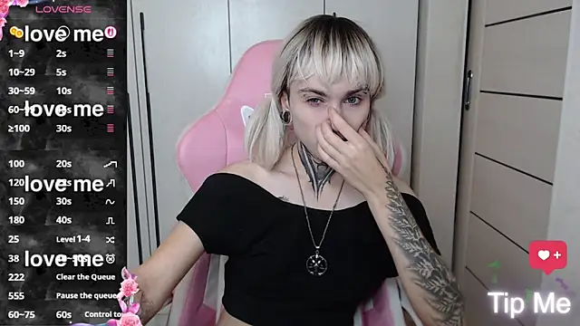 Snapshot of ElixabetANG chatting on 11.12.25 ElixabetANG online show from 11.12.25