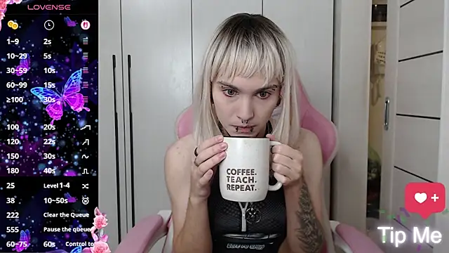 Snapshot of ElixabetANG chatting on 11.27.25 ElixabetANG online show from 11.27.25