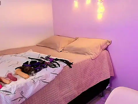 Snapshot of Aprilsweet2005 chatting on 12.15.25 Aprilsweet2005 online show from 12.15.25