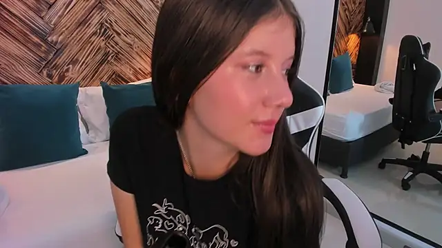 Snapshot of valery_clap chatting on 10.29.25 valery clap online show from 10.29.25