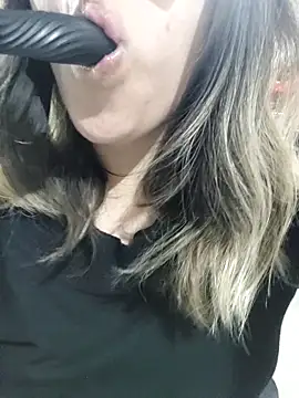 Snapshot of Camilu23 chatting on 10.29.25 Camilu23 online show from 10.29.25