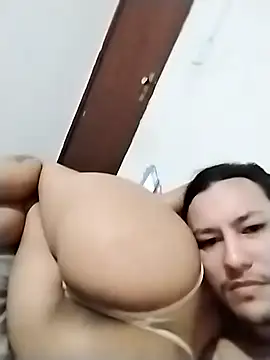 Snapshot of Iasmimbuttercup chatting on 11.07.25 Iasmimbuttercup online show from 11.07.25