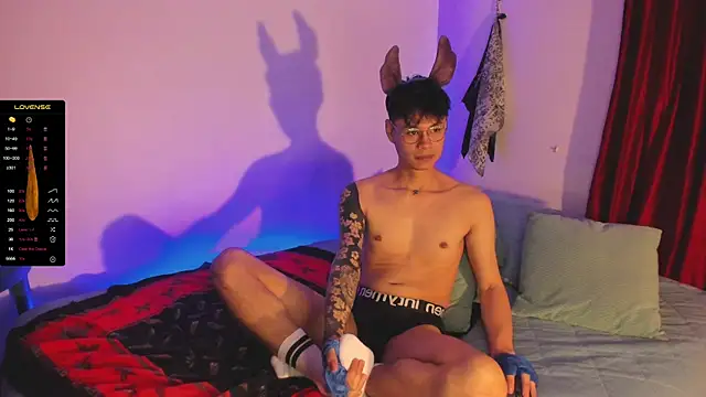 Snapshot of estmonnn chatting on 10.30.25 estmonnn online show from 10.30.25