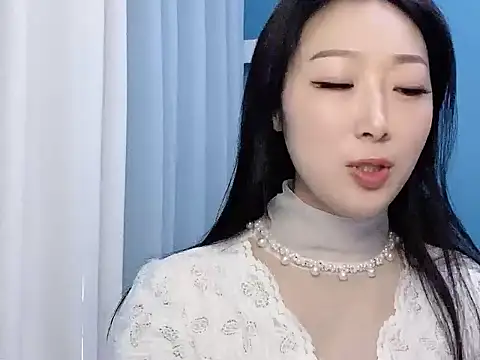 Snapshot of ella55-- chatting on 11.11.25 ella55-- online show from 11.11.25