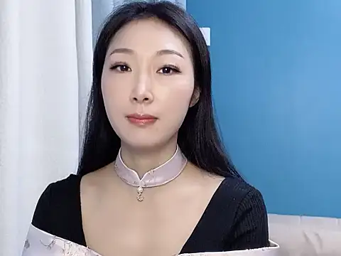 Snapshot of ella55-- chatting on 11.17.25 ella55-- online show from 11.17.25