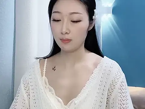 Snapshot of ella55-- chatting on 12.05.25 ella55-- online show from 12.05.25