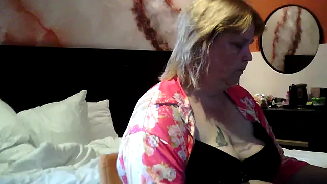 Sylviastar46 online show from 05.17.26