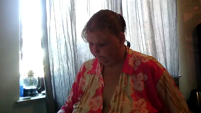 Snapshot of Sylviastar46 chatting on 06.25.26 Sylviastar46 online show from 06.25.26