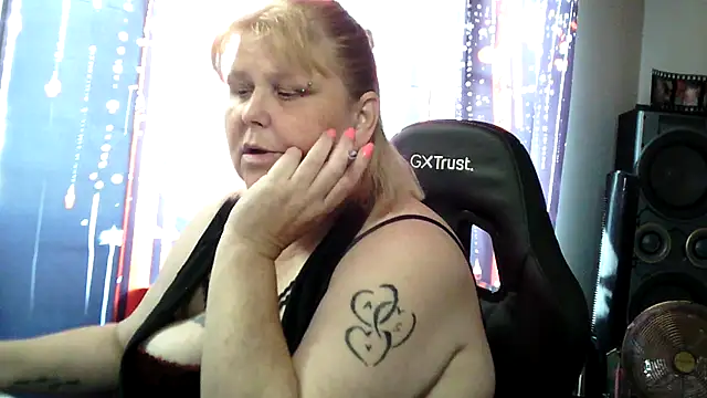 Snapshot of Sylviastar46 chatting on 08.04.26 Sylviastar46 online show from 08.04.26