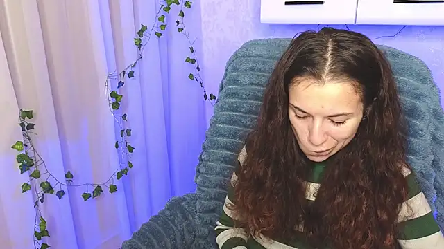 Snapshot of Ulyanix chatting on 11.21.25 Ulyanix online show from 11.21.25