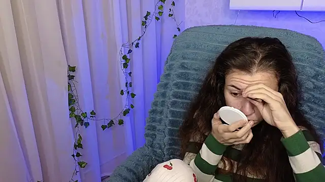 Snapshot of Ulyanix chatting on 11.24.25 Ulyanix online show from 11.24.25