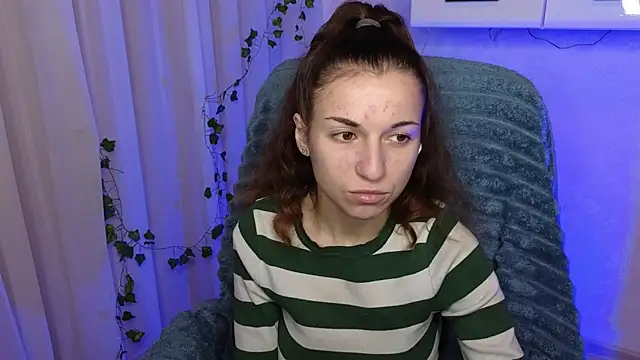 Snapshot of Ulyanix chatting on 11.26.25 Ulyanix online show from 11.26.25