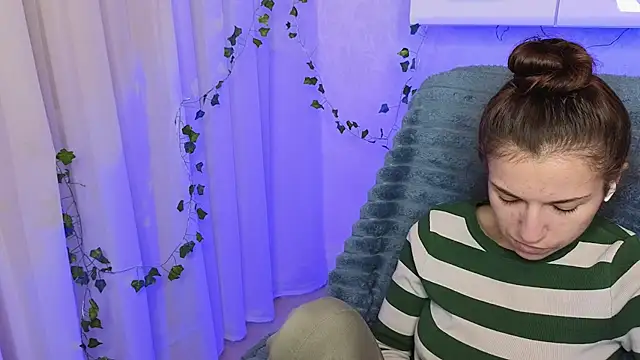 Snapshot of Ulyanix chatting on 11.27.25 Ulyanix online show from 11.27.25