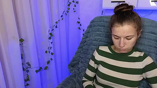 Snapshot of Ulyanix chatting on 11.29.25 Ulyanix online show from 11.29.25