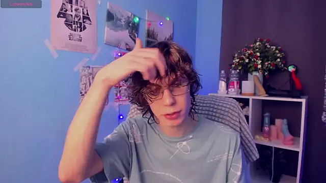 Snapshot of LeoBensyten chatting on 12.17.25 LeoBensyten online show from 12.17.25