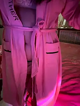 Snapshot of aniani11 chatting on 11.28.25 aniani11 online show from 11.28.25