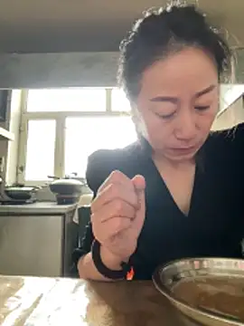 Snapshot of aniani11 chatting on 12.19.25 aniani11 online show from 12.19.25