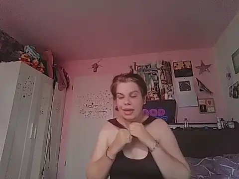 Snapshot of Carolineisback chatting on 06.18.26 Carolineisback online show from 06.18.26