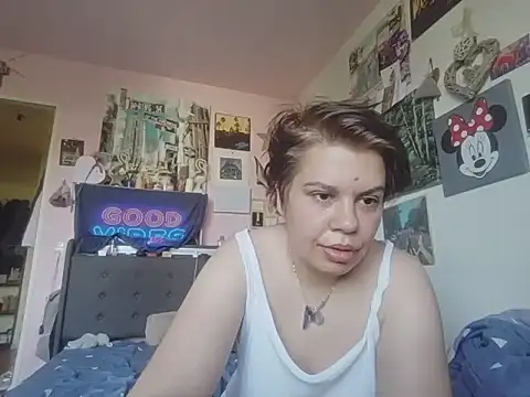 Snapshot of Carolineisback chatting on 06.19.26 Carolineisback online show from 06.19.26