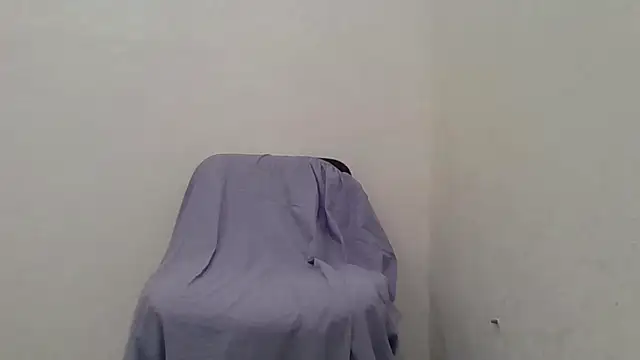 Snapshot of Little_Milf_5 chatting on 11.14.25 Little Milf 5 online show from 11.14.25